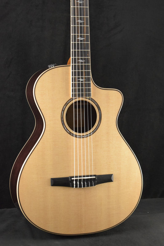 Taylor 812ce-N Nylon-String 12-Fret Natural