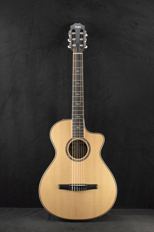 Taylor 812ce-N Nylon-String 12-Fret Natural