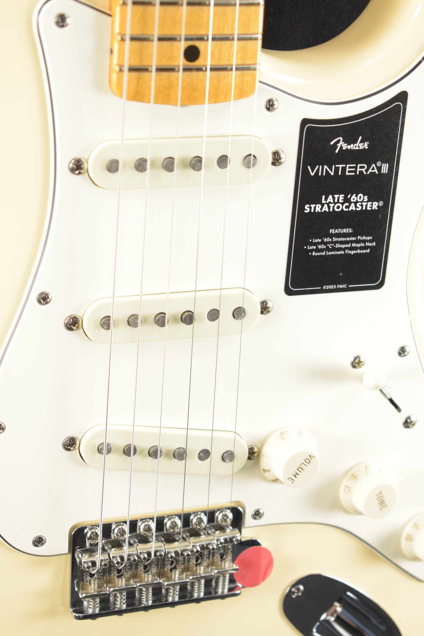 Fender Vintera III Late '60s Stratocaster Olympic White Maple Fingerboard