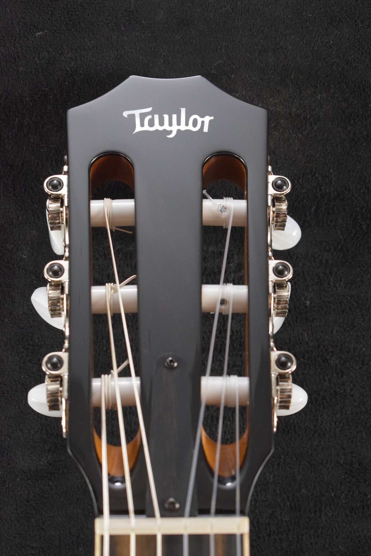 Taylor 812ce-N Nylon-String 12-Fret Natural