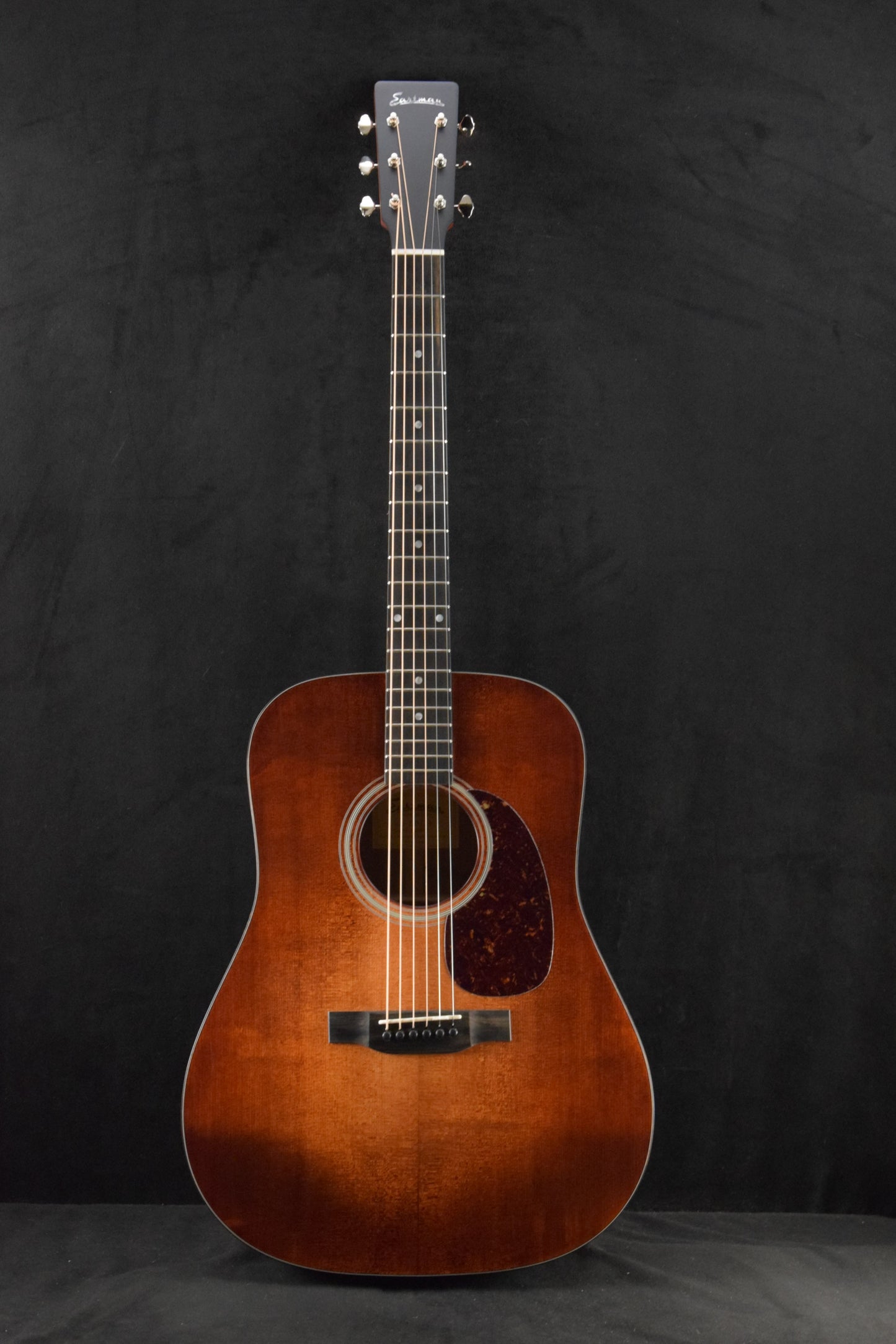Eastman E1D-CLA Solid Sitka Spruce/Sapele Dreadnought Classic Truetone Satin