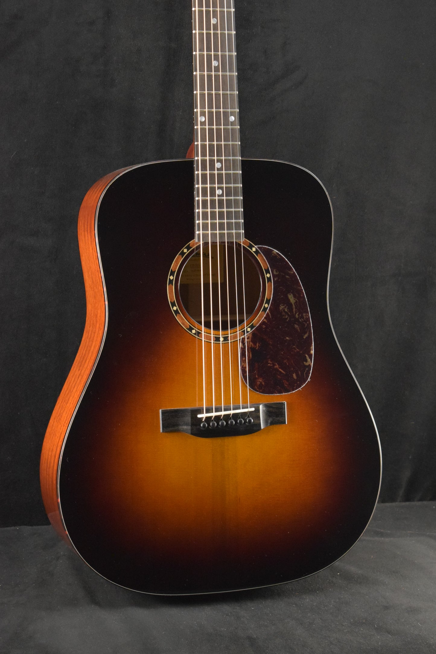 Eastman E2D-DLX-SB Solid Cedar/Sapele Dreadnought Sunburst Truetone Gloss