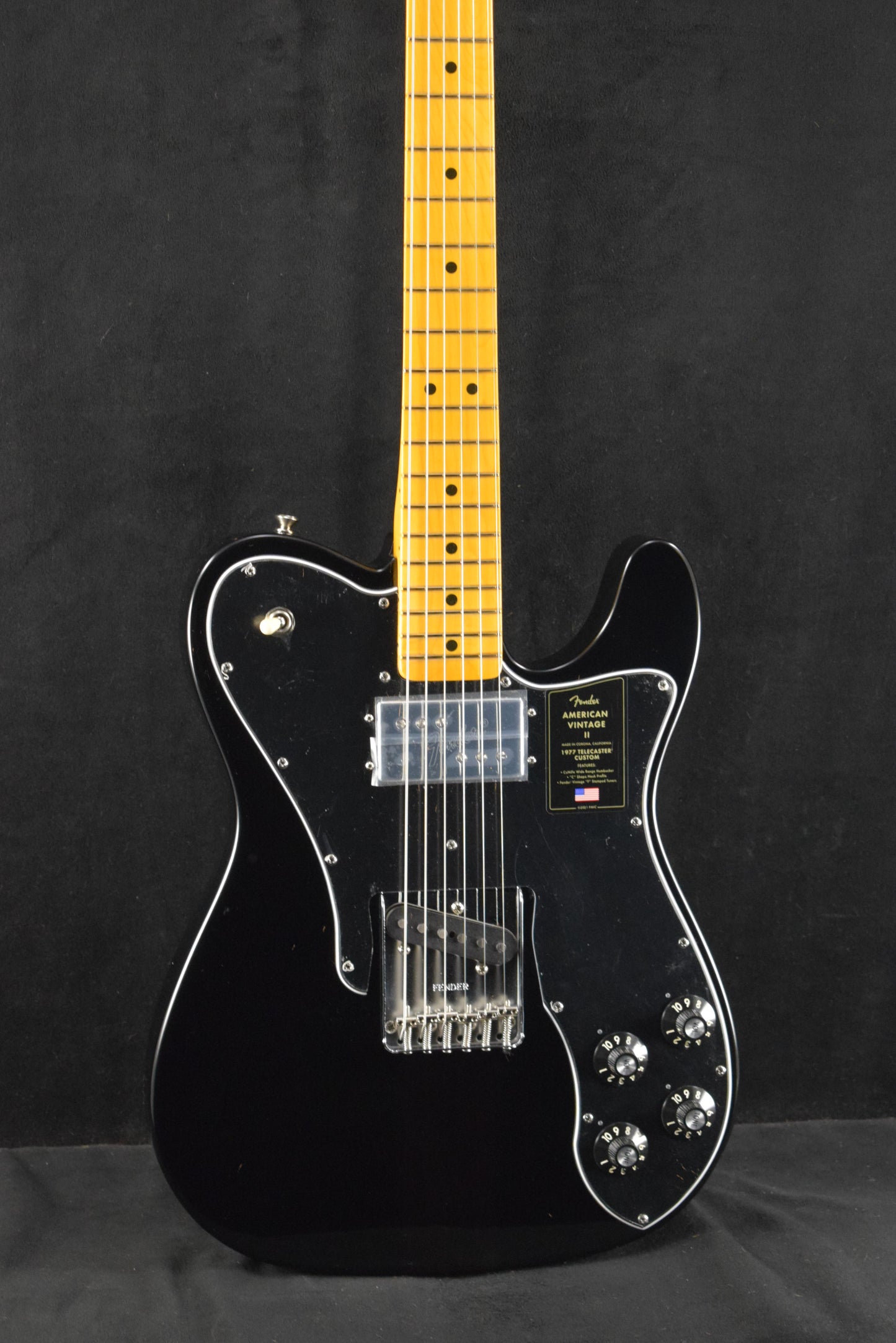 Fender American Vintage II 1977 Telecaster Custom Maple Fingerboard Black