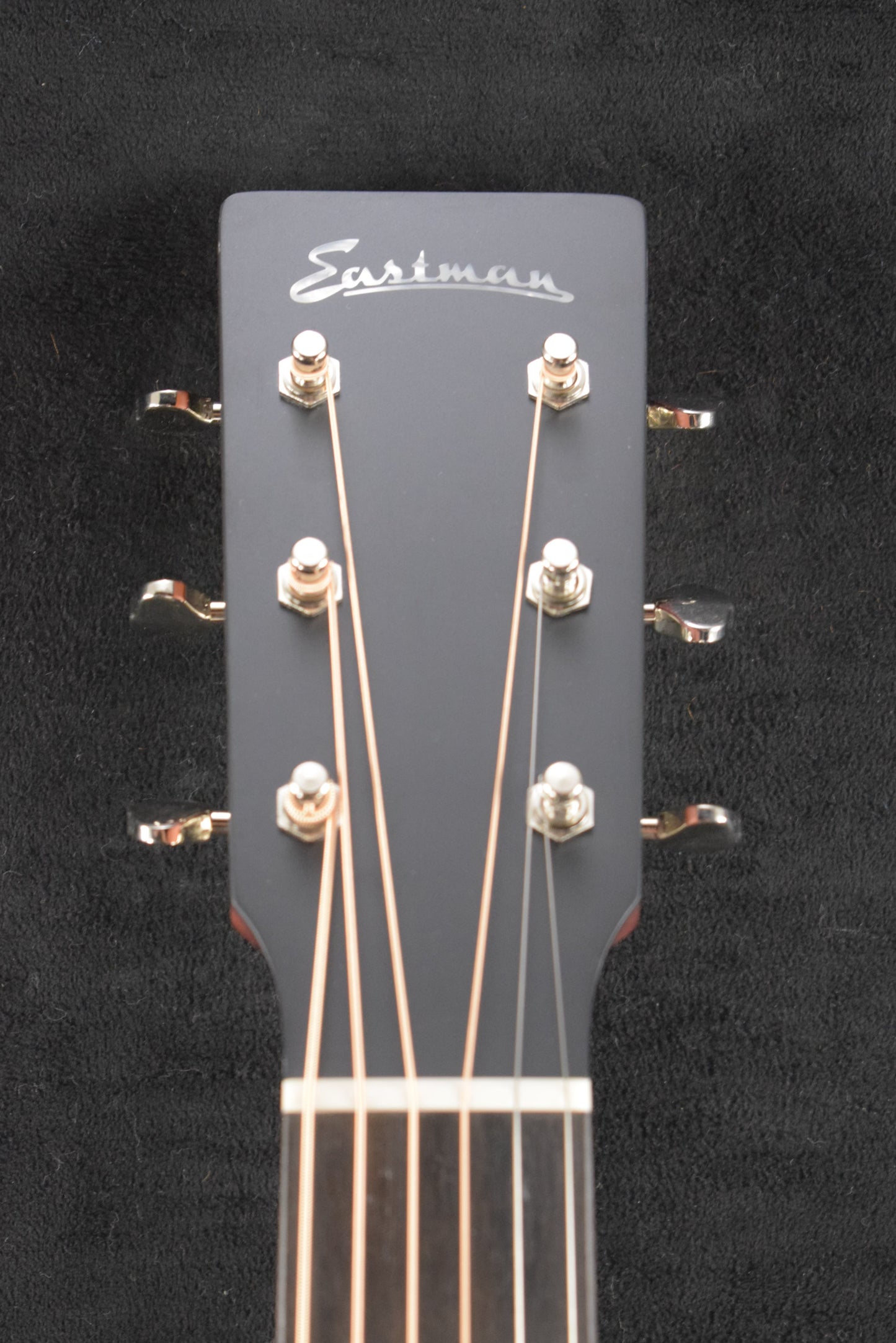 Eastman E2D-DLX-SB Solid Cedar/Sapele Dreadnought Sunburst Truetone Gloss