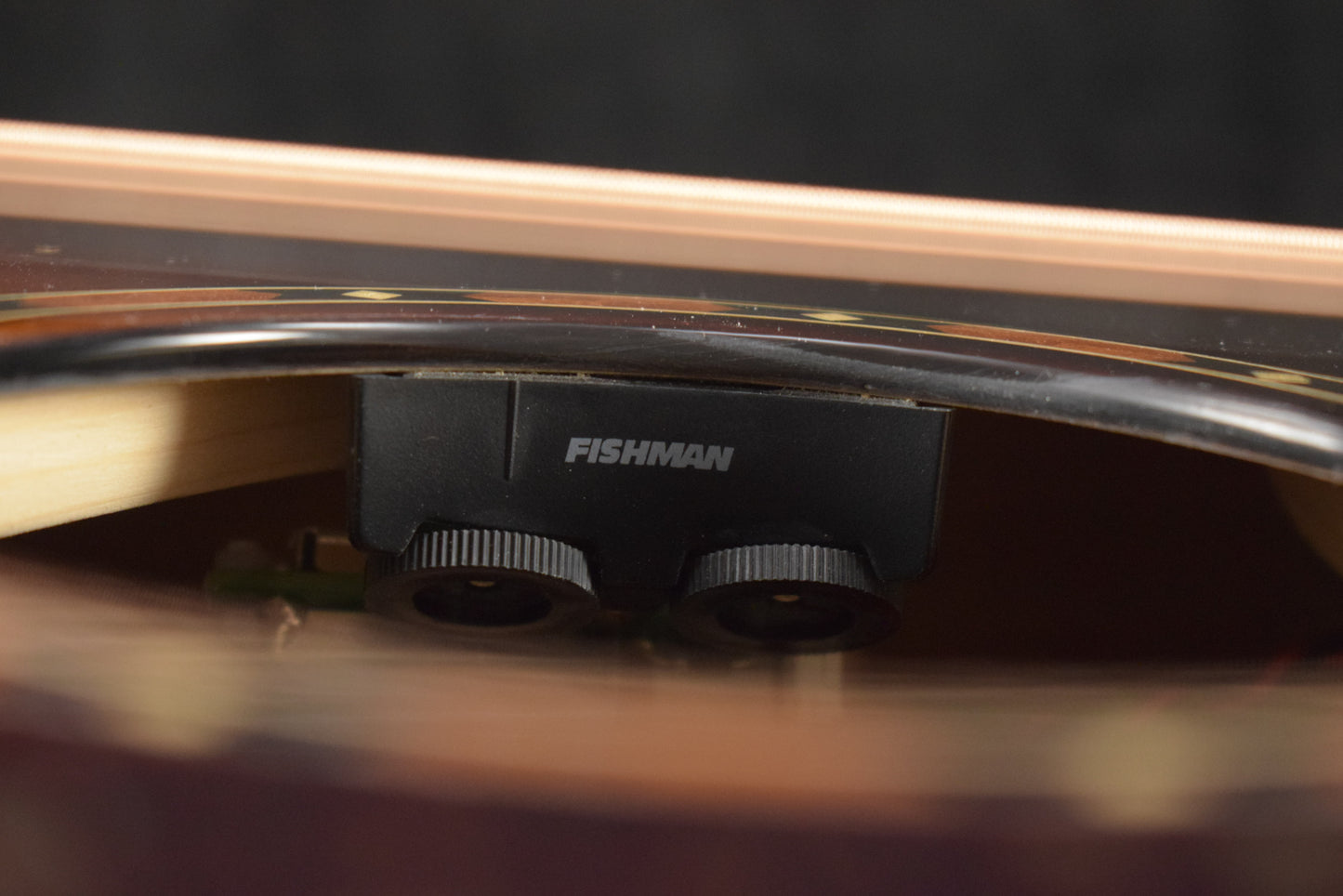 Eastman E2D-DLX-SB Solid Cedar/Sapele Dreadnought Sunburst Truetone Gloss