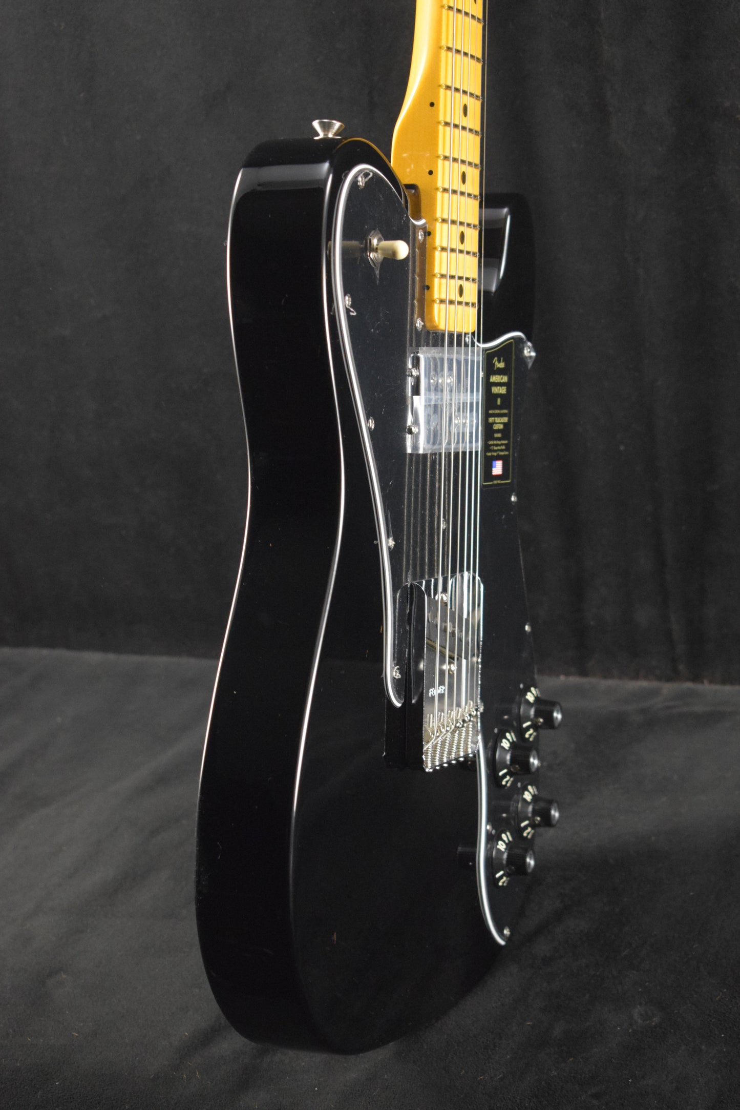 Fender American Vintage II 1977 Telecaster Custom Maple Fingerboard Black