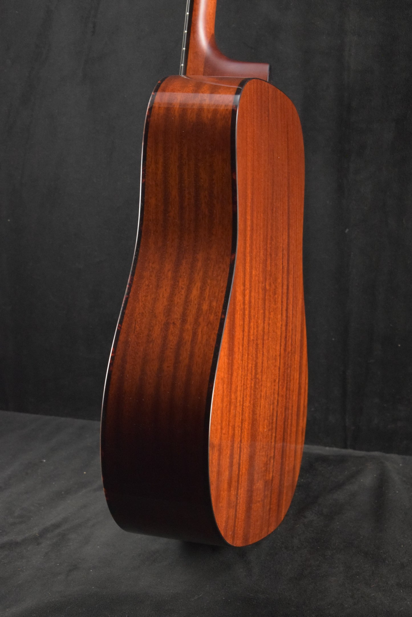 Eastman E2D-DLX-SB Solid Cedar/Sapele Dreadnought Sunburst Truetone Gloss