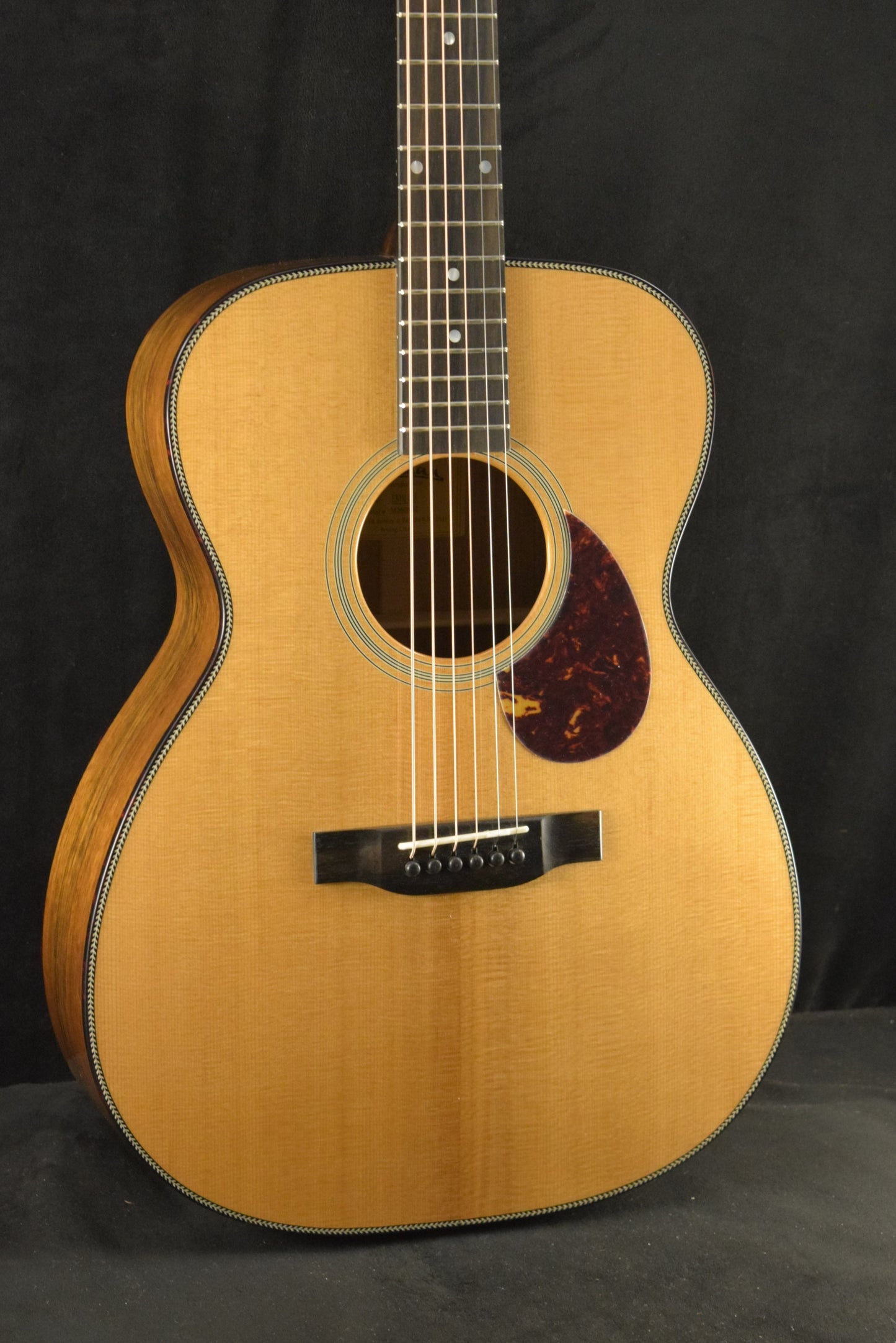 Eastman E3OM-DLX Acoustic Electric Orchestra Model Natural Truetone Gloss