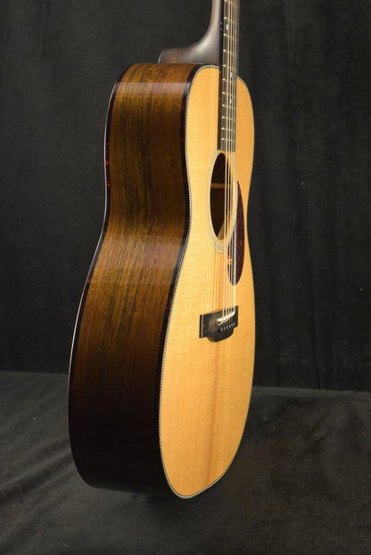 Eastman E3OM-DLX Acoustic Electric Orchestra Model Natural Truetone Gloss