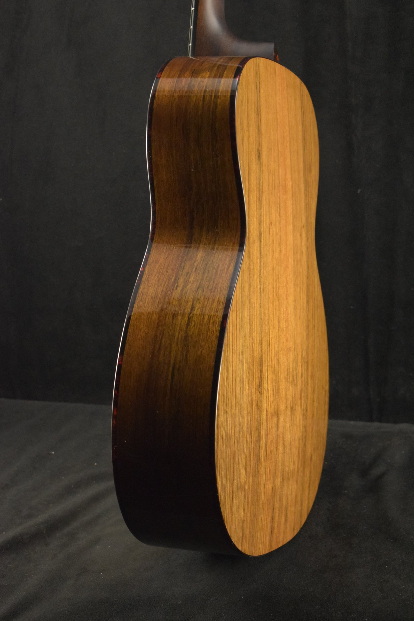 Eastman E3OM-DLX Acoustic Electric Orchestra Model Natural Truetone Gloss