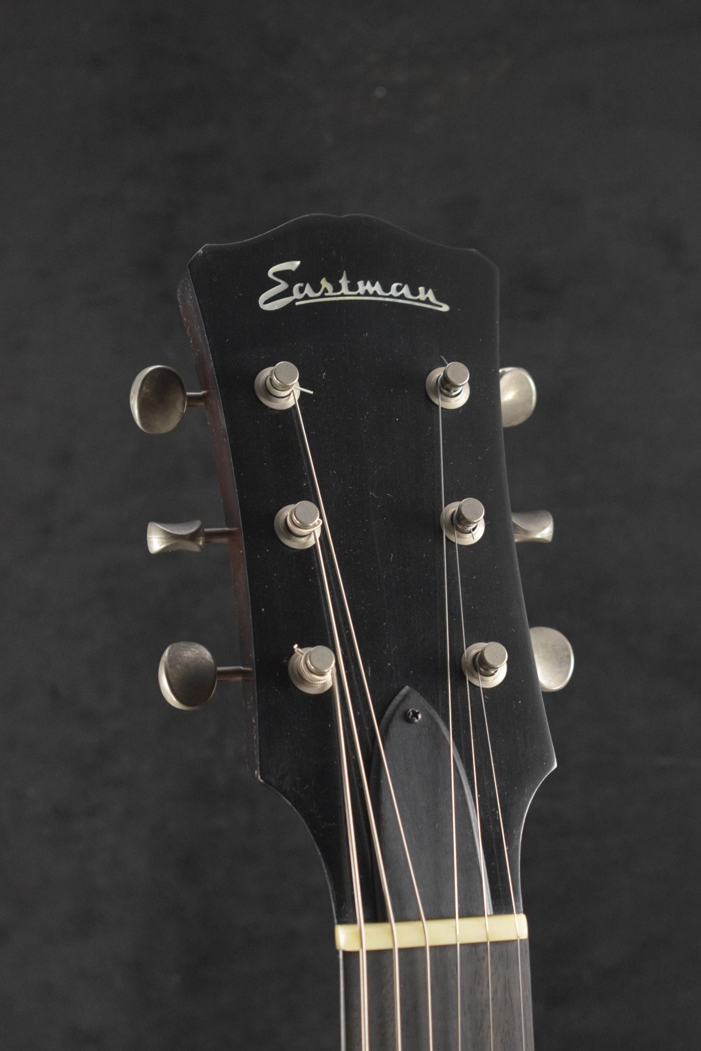 Eastman SB55/V-SB Solid Body Antique Varnish Sunburst Finish