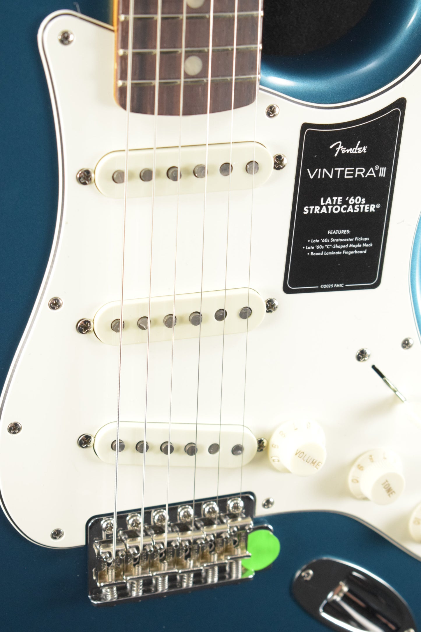 Fender Vintera III Late '60s Stratocaster Ocean Turquoise Rosewood Fingerboard