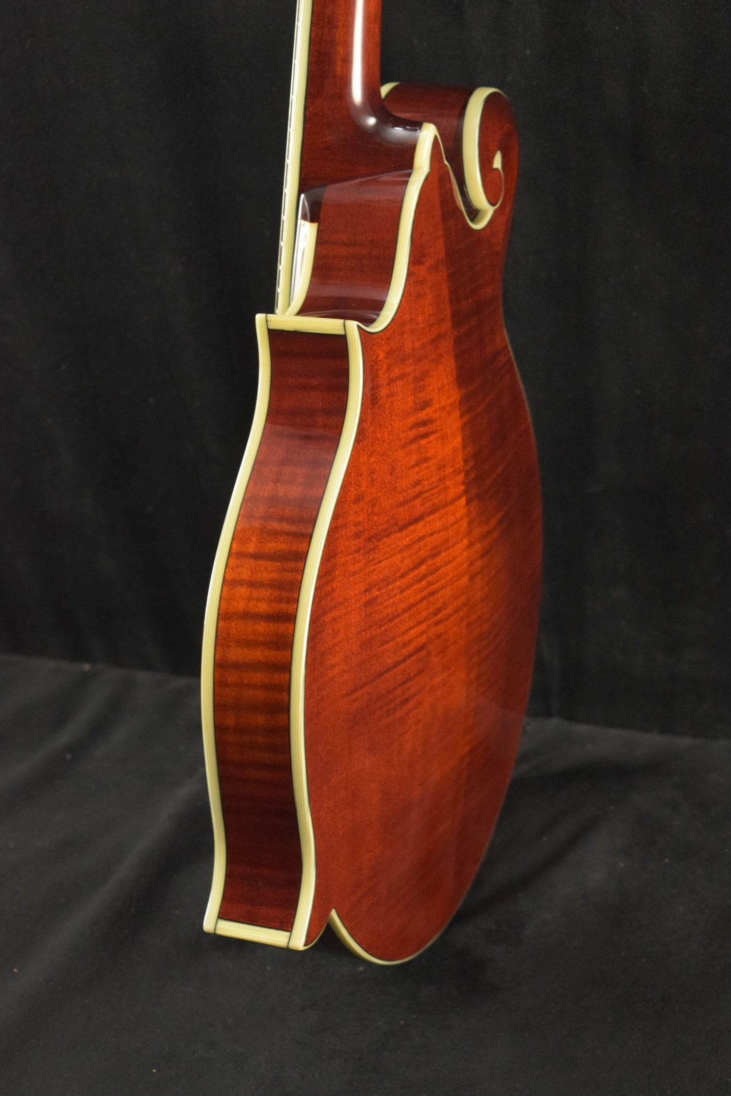 Eastman MD614 F-Style Oval-Hole Electric Mandolin Classic Gloss