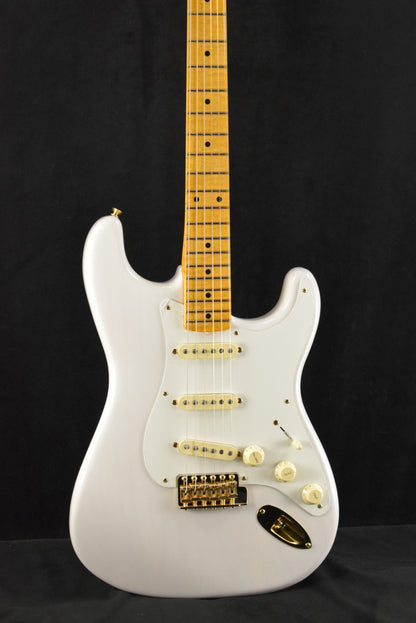 Fender Limited Edition American Vintage II 1957 Stratocaster Flame Maple Fingerboard White Blonde
