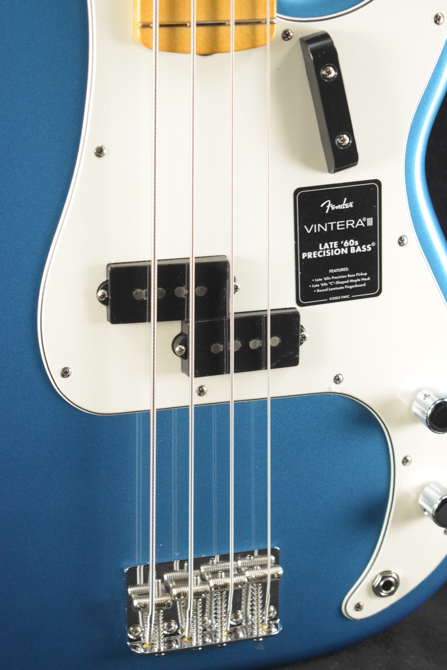 Fender Vintera III Late '60s Precision Bass Lake Placid Blue Maple Fingerboard