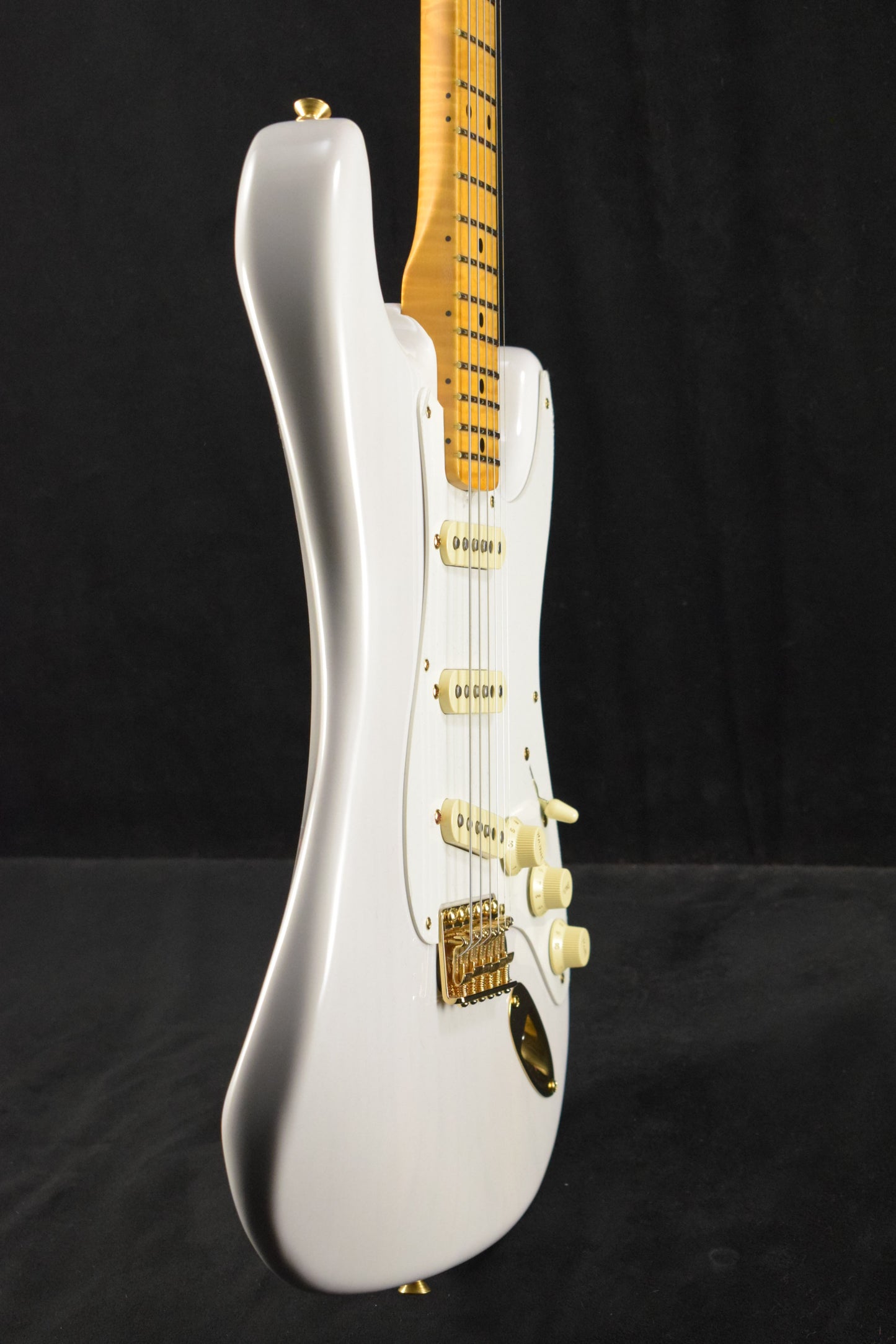 Fender Limited Edition American Vintage II 1957 Stratocaster Flame Maple Fingerboard White Blonde
