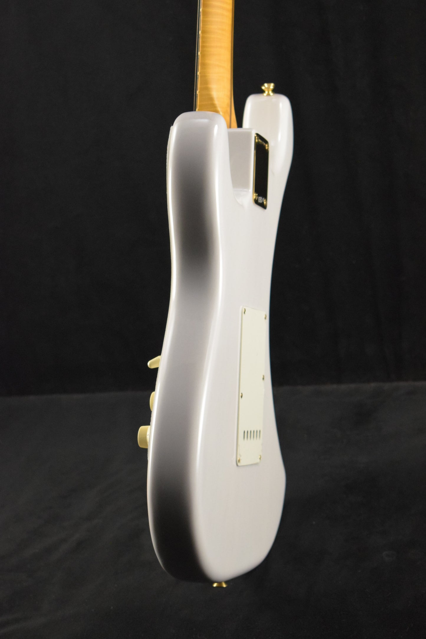 Fender Limited Edition American Vintage II 1957 Stratocaster Flame Maple Fingerboard White Blonde