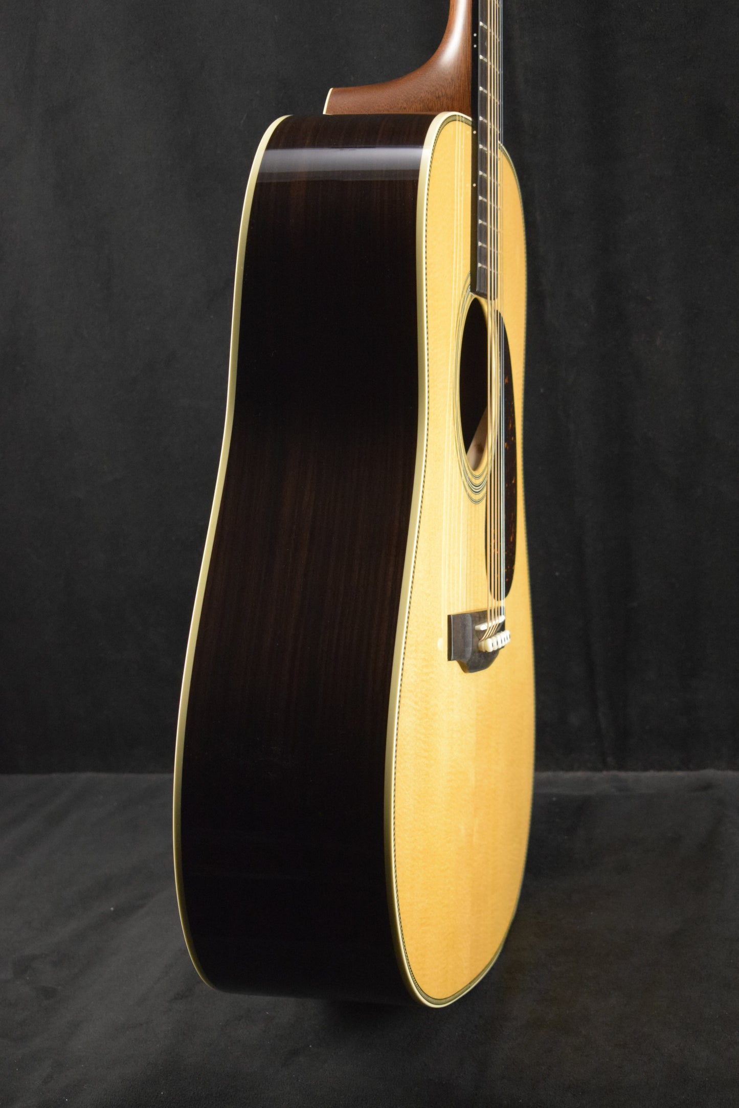 Martin HD-28 Gloss