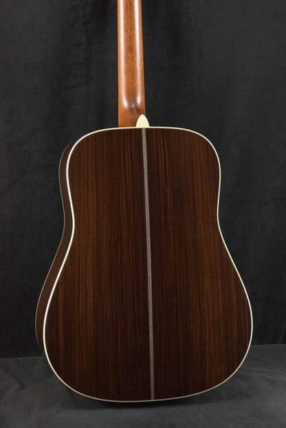 Martin HD-28 Gloss