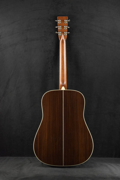 Martin HD-28 Gloss