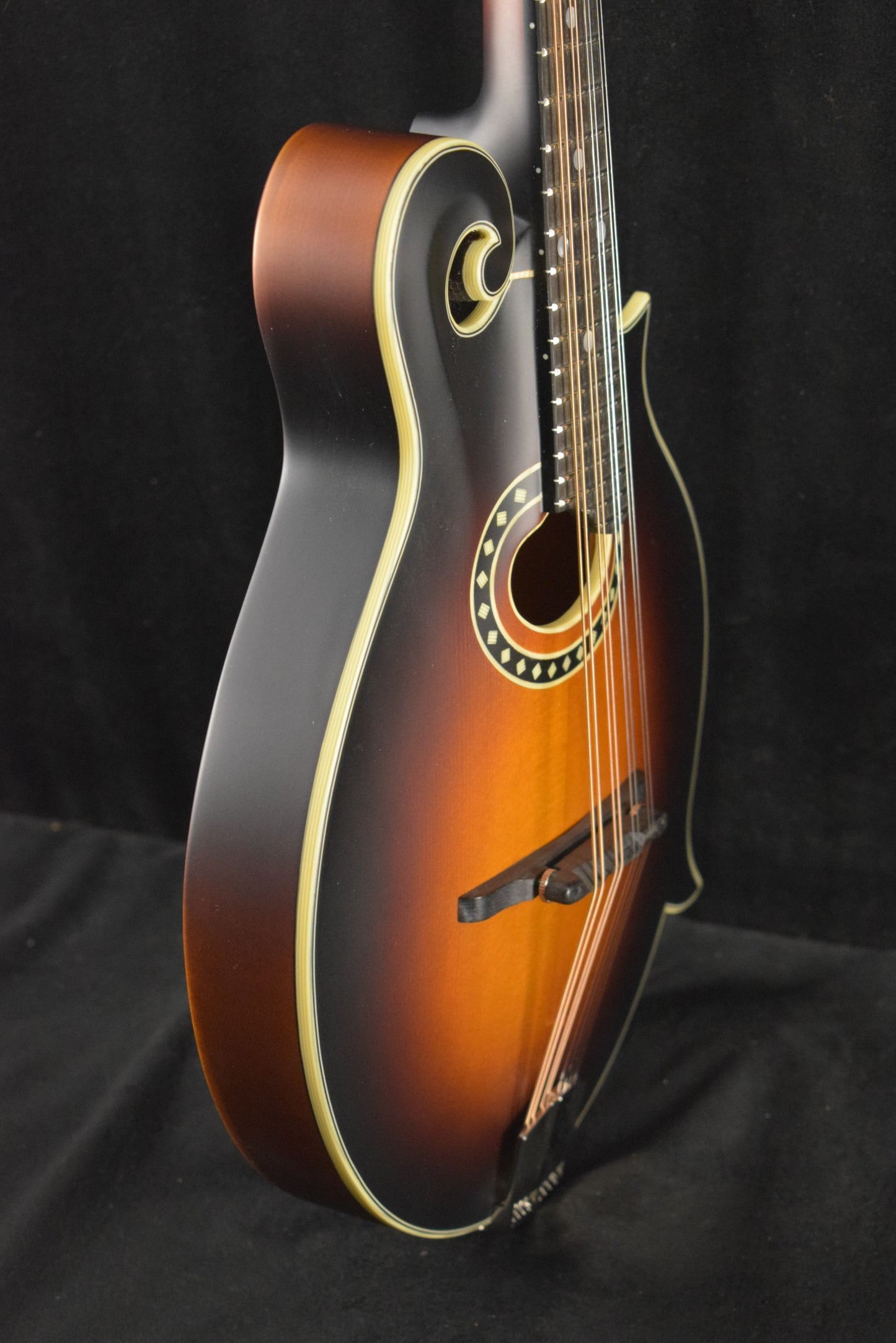 Eastman MD314E-SB F-Style Oval-Hole Electric Mandolin Sunburst Satin Finish