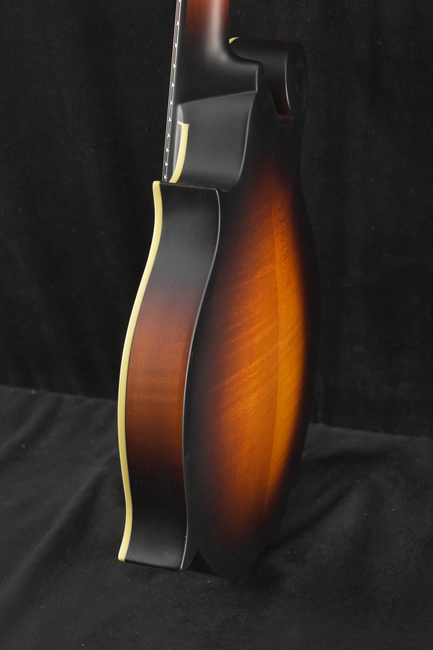 Eastman MD314E-SB F-Style Oval-Hole Electric Mandolin Sunburst Satin Finish