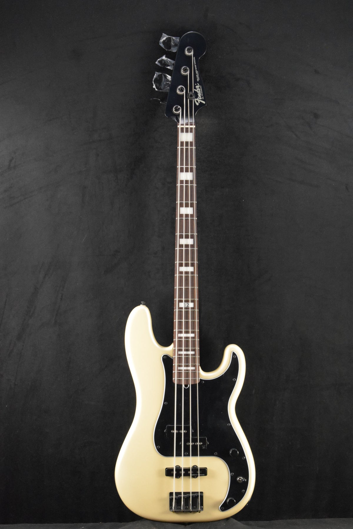 Fender Duff McKagan Deluxe Precision Bass White Pearl Rosewood Fingerboard