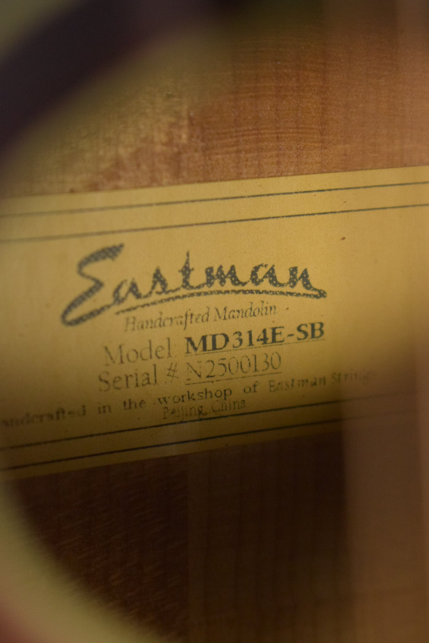 Eastman MD314E-SB F-Style Oval-Hole Electric Mandolin Sunburst Satin Finish
