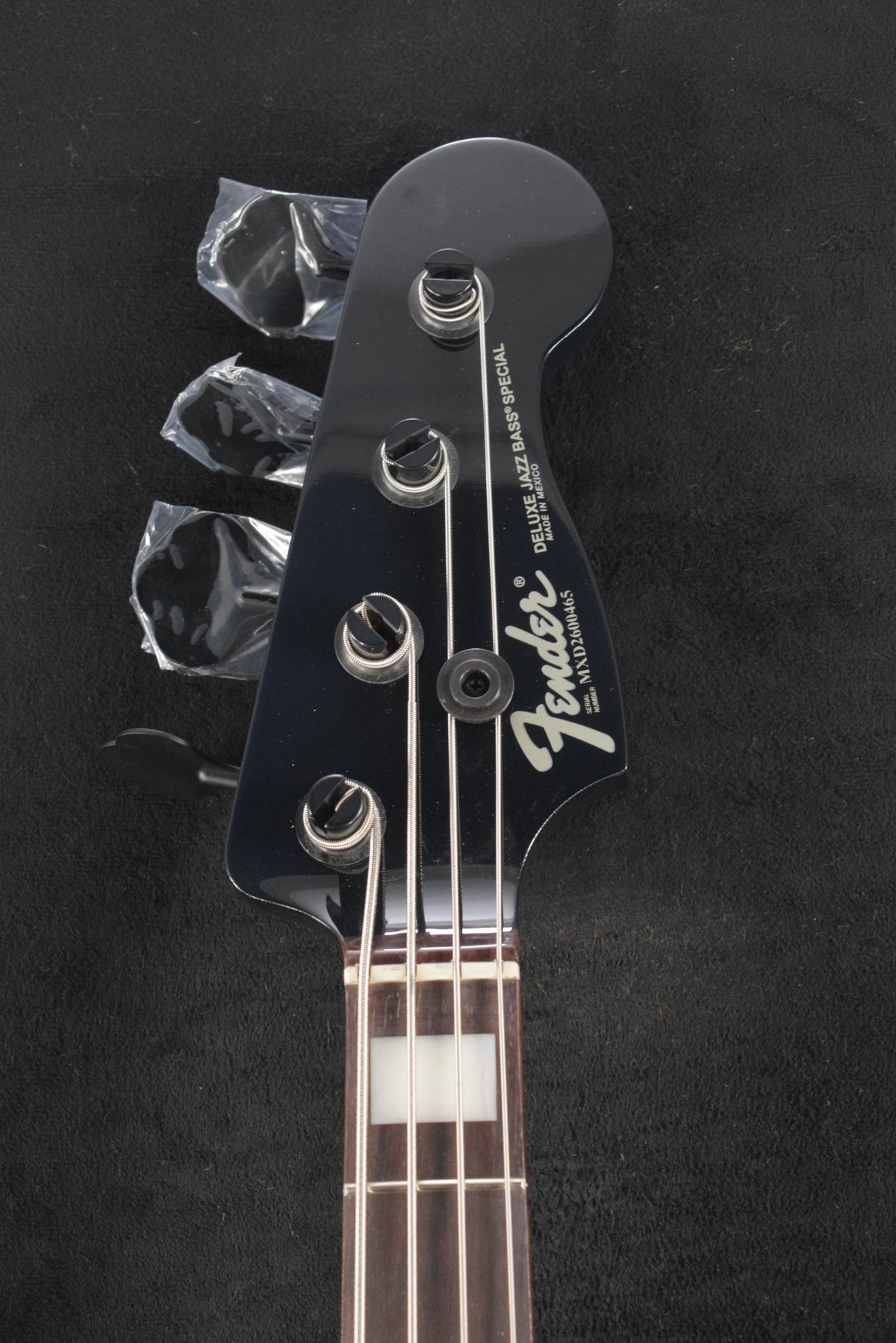 Fender Duff McKagan Deluxe Precision Bass White Pearl Rosewood Fingerboard