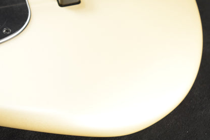 Fender Duff McKagan Deluxe Precision Bass White Pearl Rosewood Fingerboard