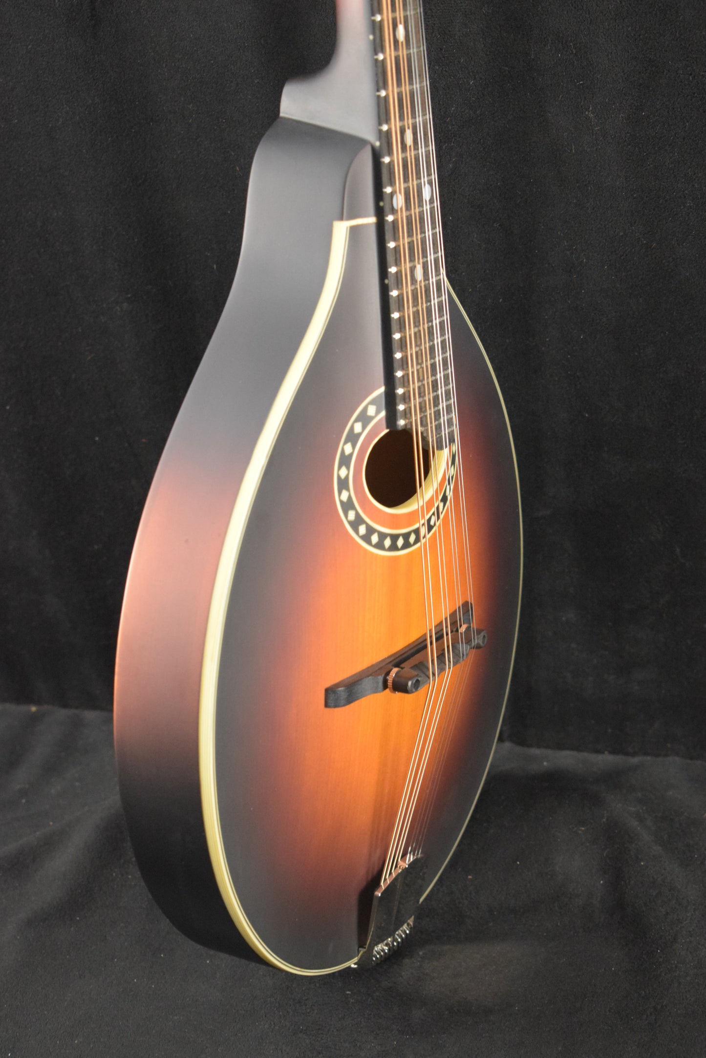 Eastman MD304E-SB A-Style Oval-Hole Electric Mandolin Sunburst Satin Finish