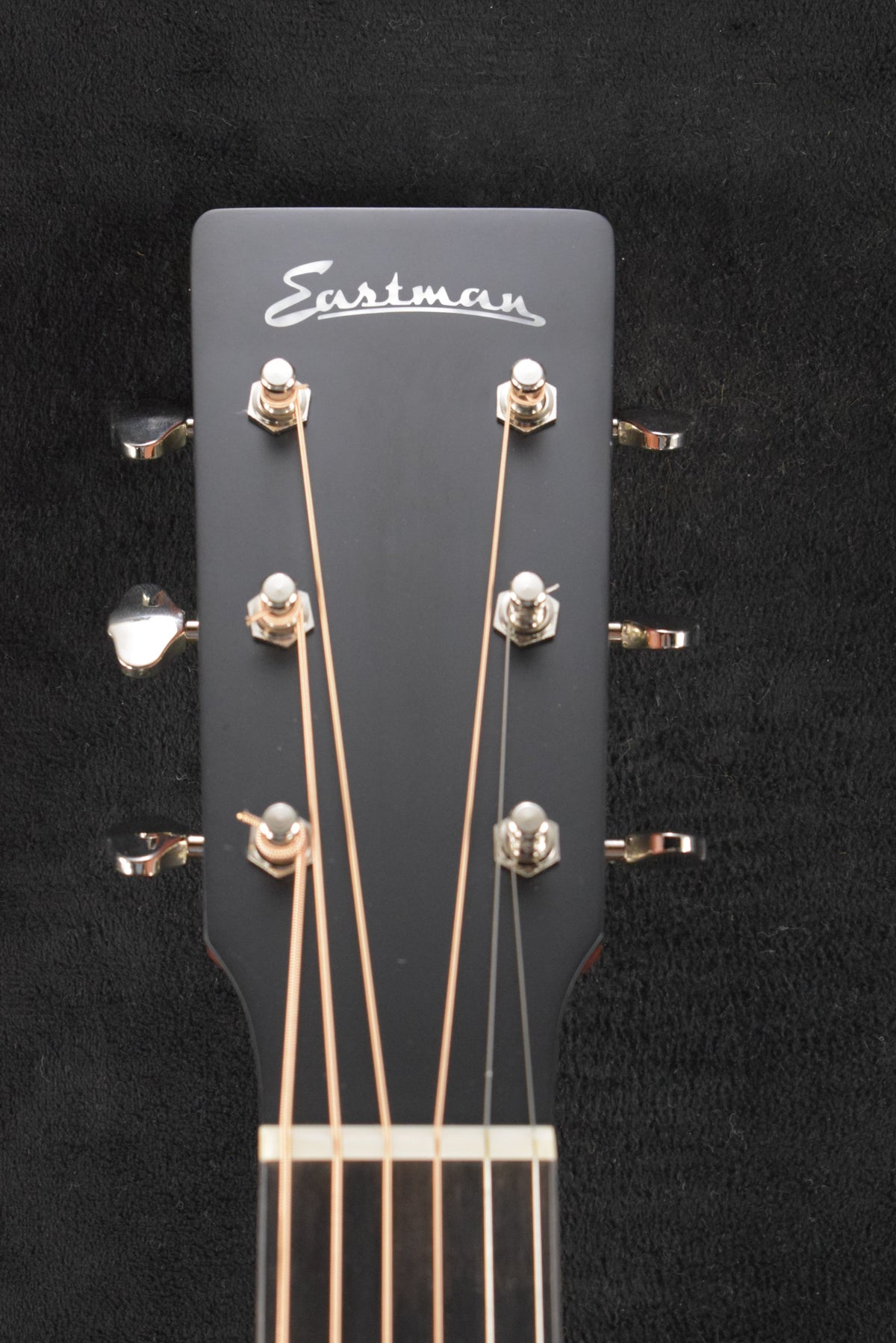 Eastman E1OM Solid Sitka Spruce/Sapele Orchestra Model Natural Truetone Satin