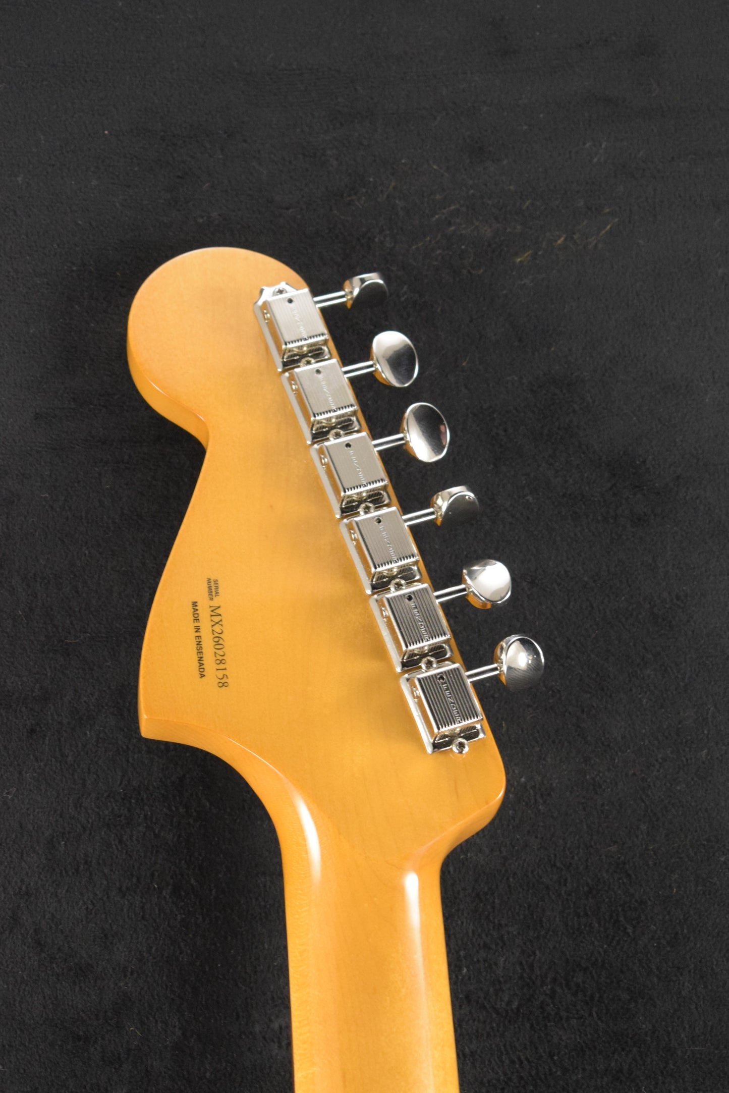 Fender Vintera III Early '60s Bass VI 3-Color Sunburst Rosewood Fingerboard