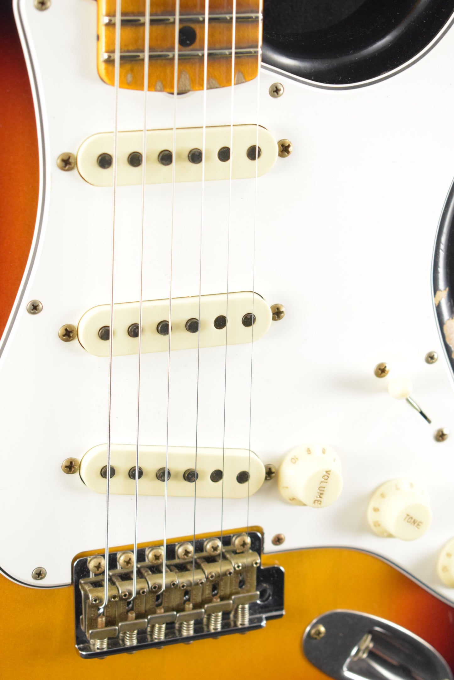 Fender 1969 Stratocaster Heavy Relic Aged Target 3-Color Sunburst with Matching Headcap
