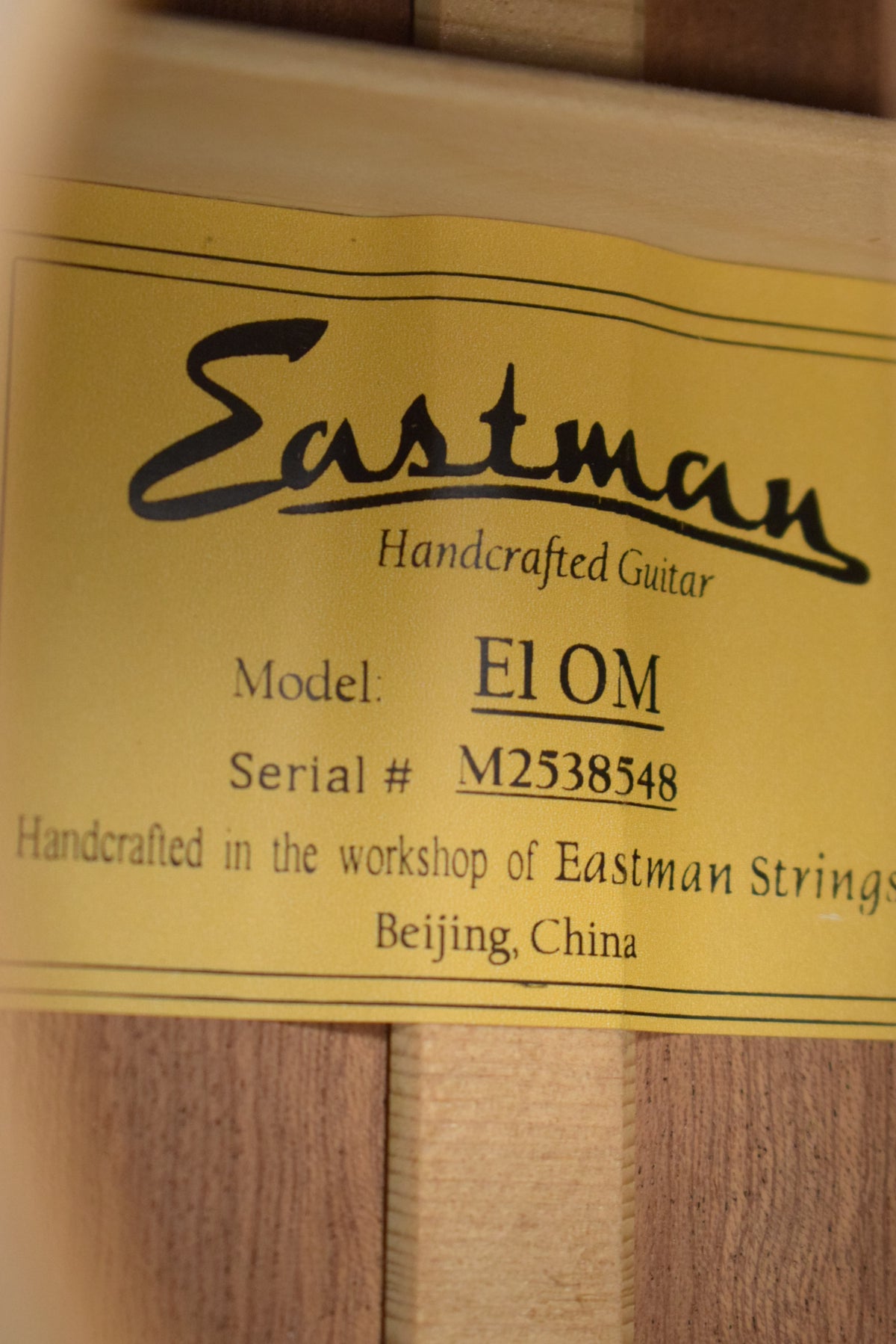 Eastman E1OM Solid Sitka Spruce/Sapele Orchestra Model Natural Truetone Satin