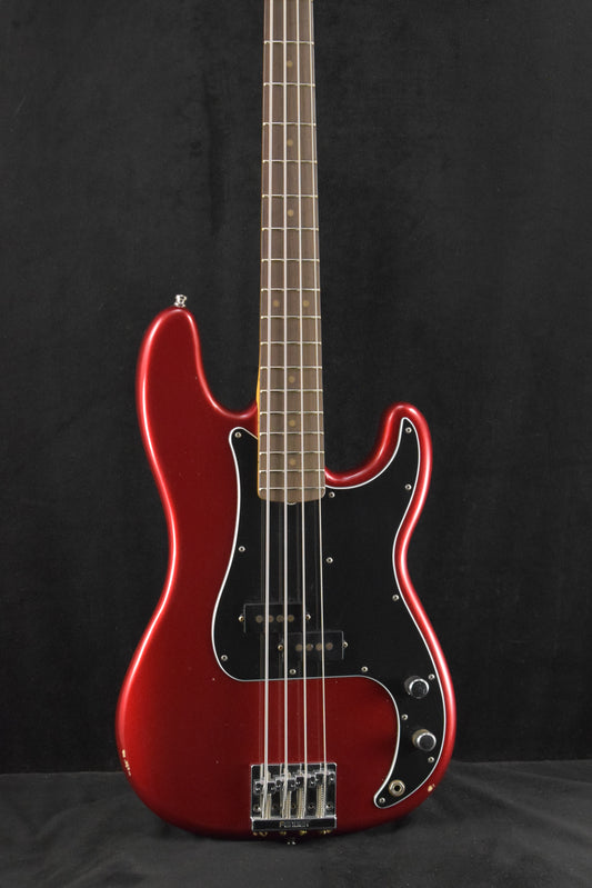 Fender Nate Mendel P Bass Rosewood Fingerboard Candy Apple Red