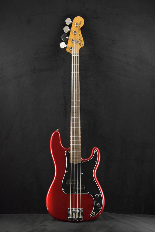 Fender Nate Mendel P Bass Rosewood Fingerboard Candy Apple Red