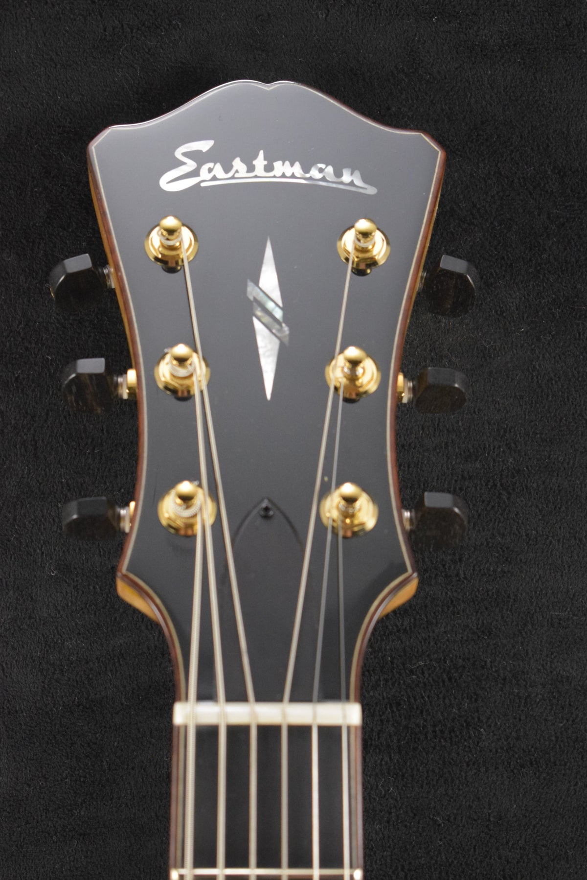 Eastman AR905CE-BD-TC Thermo-Cure 16" Archtop Blonde Truetone Gloss