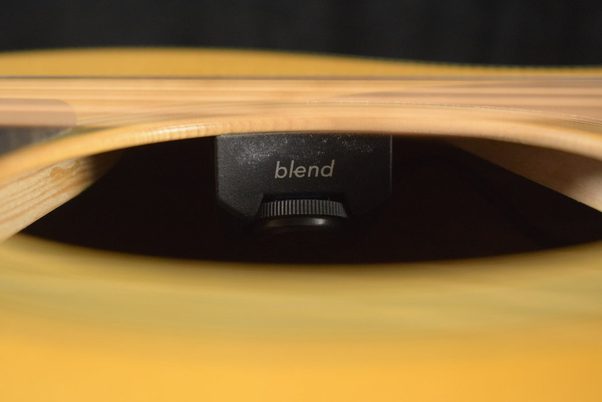 Martin OM-28E Fishman Aura VT Blend Natural