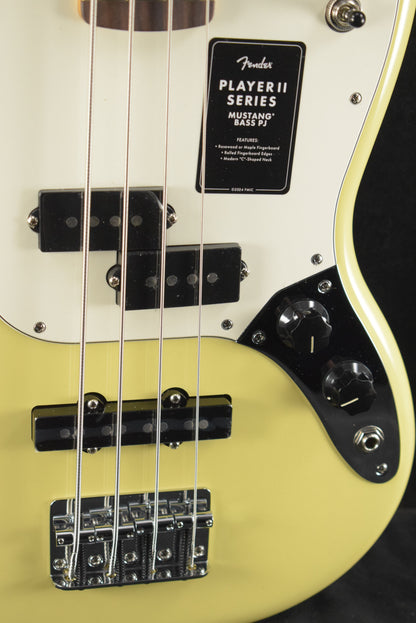 Fender Player II Mustang Bass PJ Hialeah Yellow Rosewood Fingerboard
