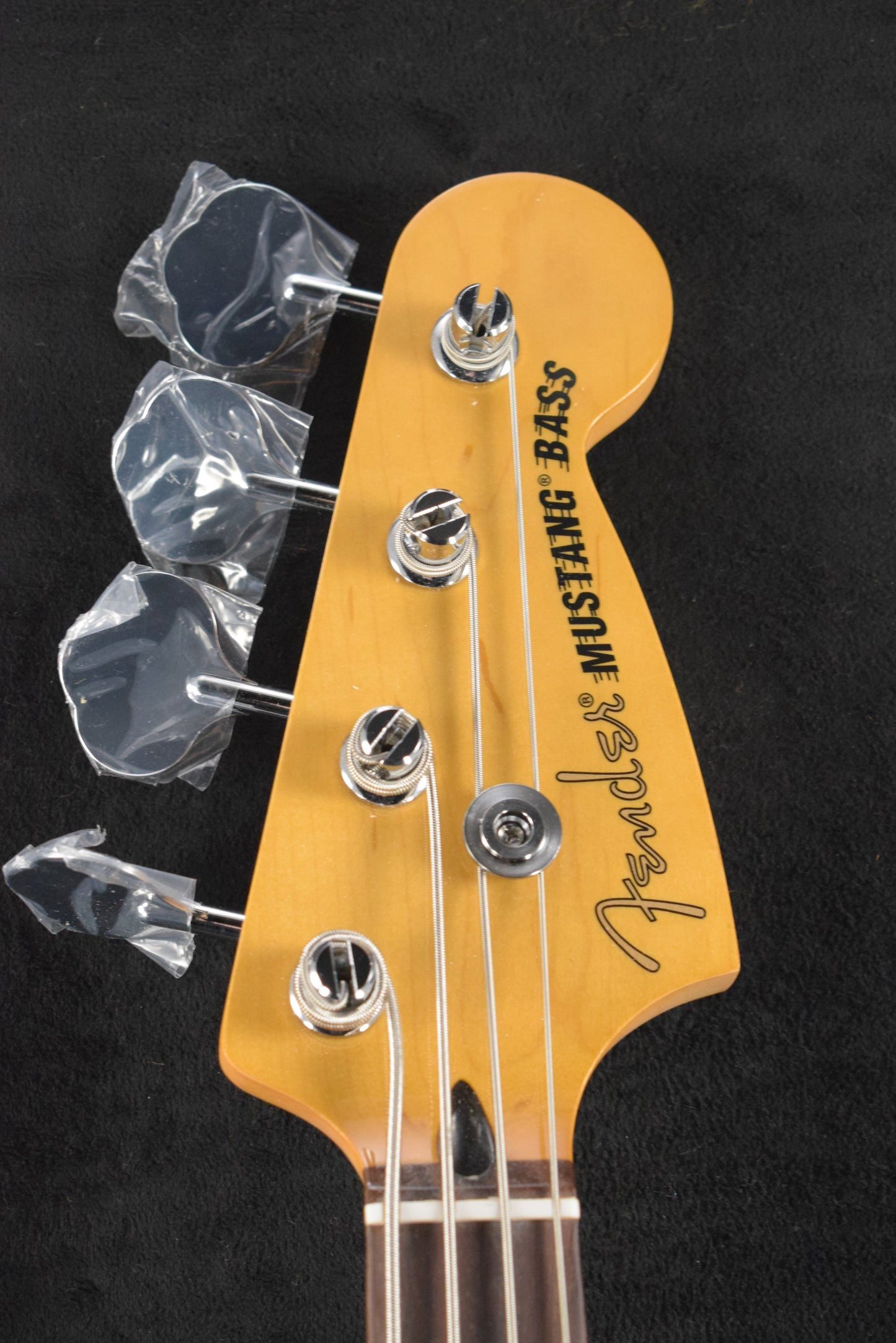 Fender Player II Mustang Bass PJ Hialeah Yellow Rosewood Fingerboard