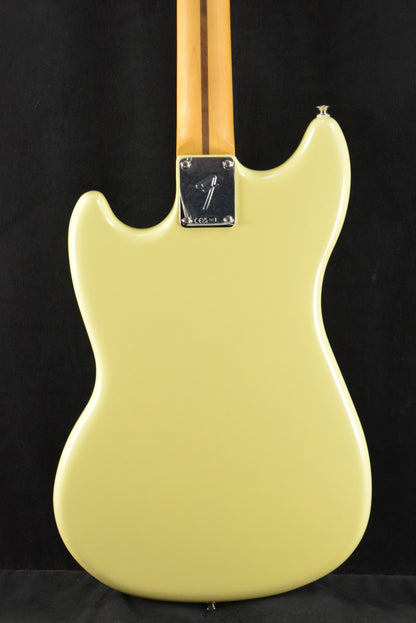Fender Player II Mustang Bass PJ Hialeah Yellow Rosewood Fingerboard