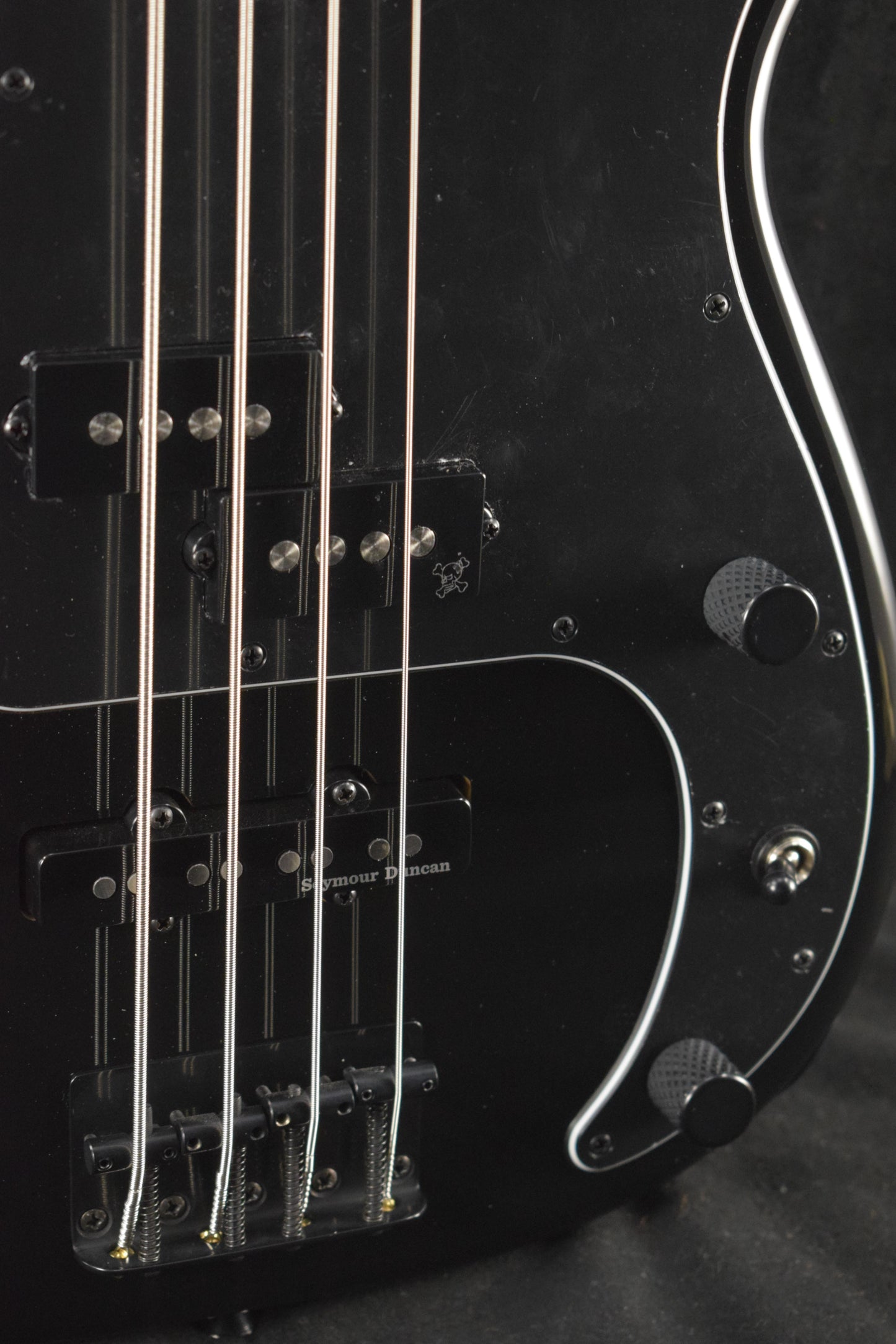 Fender Duff McKagan Deluxe Precision Bass Black Rosewood Fingerboard