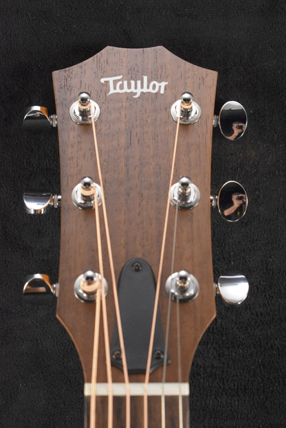 Taylor BBT Big Baby Taylor Walnut/Sitka Spruce Natural