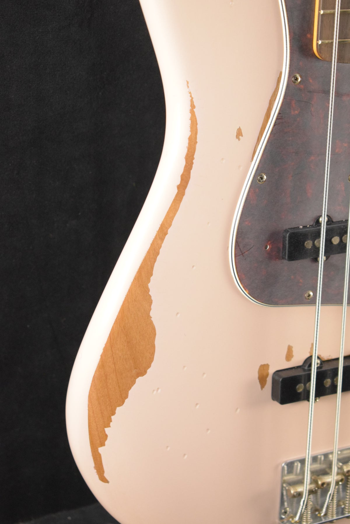 Fender Flea Jazz Bass Roadworn Shell Pink Rosewood Fingerboard