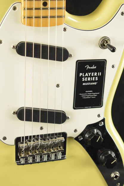 Fender Player II Mustang Hialeah Yellow Maple Fingerboard