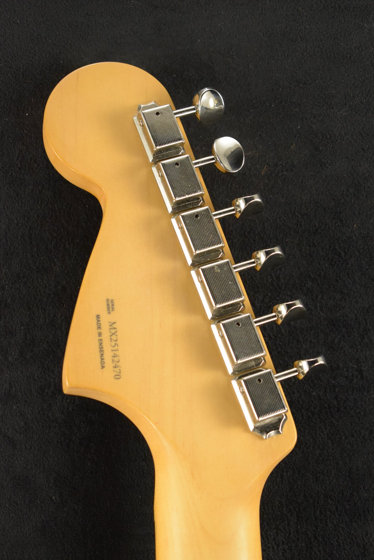 Fender Player II Mustang Hialeah Yellow Maple Fingerboard