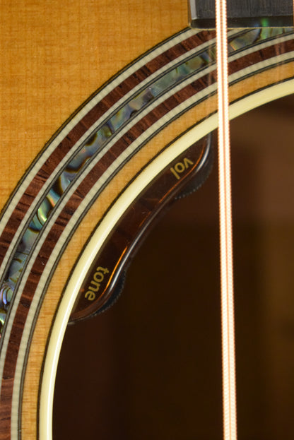 Taylor Gold Label 814e SB Honduran Rosewood Sunburst Top