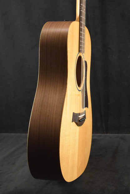 Taylor BBT Big Baby Taylor Walnut/Sitka Spruce Natural