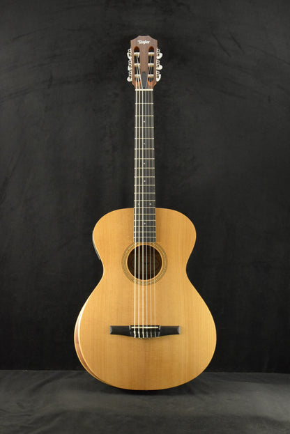 Taylor Academy 12e-N Nylon-String Acoustic-Electric Natural